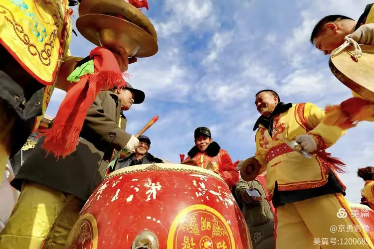 锣鼓喧天